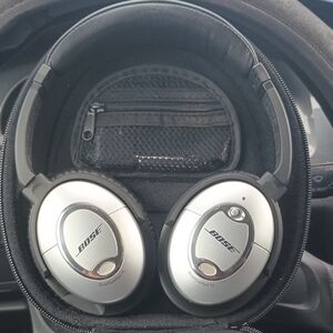 Bose QuietComfort 15 Silver Noise-Cancelling Headphones
